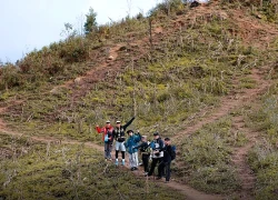 Trên cung trekking 'chưa bao giờ hết hot' ở Tây Bắc