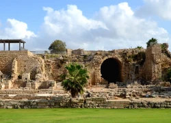 Cesarea - thành phố La Mã ngủ yên bên bờ biển Israel