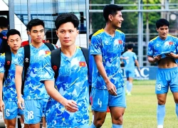 Dàn trai đẹp U22 Việt Nam tươi rói trên sân tập, thu hút gái xinh Thái Lan chăm chú theo dõi
