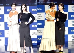 "Rắn độc Hwayoung" và mỹ nhân T-ara cực tình cảm, nhìn nhau đắm đuối ngay trên sân khấu sự kiện