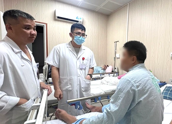 Suy thận, thở máy sau vài hơi hút thuốc lá điện tử