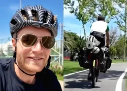 Chàng trai mắc bệnh lạ đạp xe 18.000 km từ Pháp đến Trung Quốc