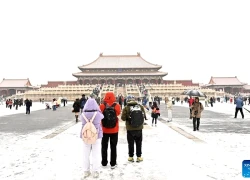 Giới trẻ đua nhau mặc đồ cổ trang chụp tuyết rơi tuyệt đẹp ở Trung Quốc