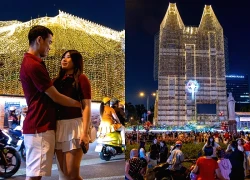 Các cặp đôi tay trong tay dạo phố, trao nhau 'nụ hôn Giáng sinh' ngọt ngào