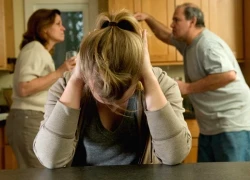 Sự thật cay đắng sau lời cam chịu của người mẹ 'sống vì con'