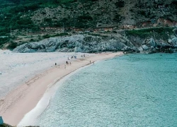 Bãi Chuối: Thiên đường hoang sơ ẩn mình ven cung đường biển