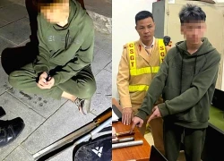 Mang hung khí đi đánh nhau, nam thanh niên bị CSGT khống chế