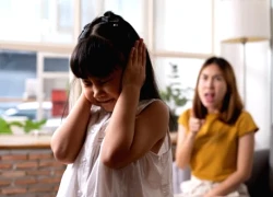 Nỗi đau khi bố mẹ coi trọng "người ngoài" hơn con cái