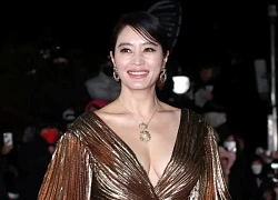 Kim Hye Soo rời khỏi giải thưởng Rồng Xanh để tránh phải nhịn đói