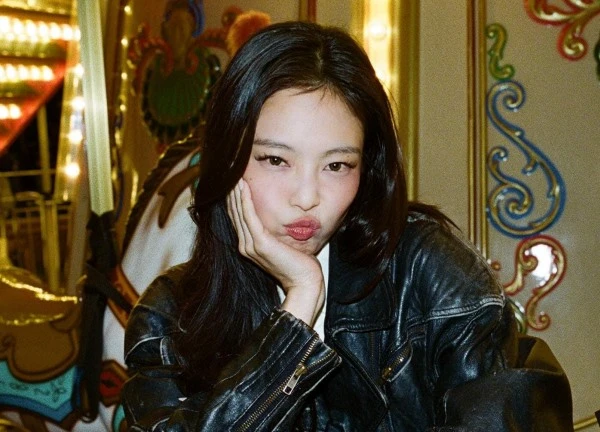 Jennie (BLACKPINK) dính nghi vấn tham khảo em út BTS