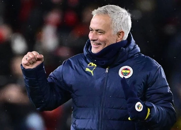 Mourinho khuyên người hâm mộ nên gặp bác sĩ tâm thần