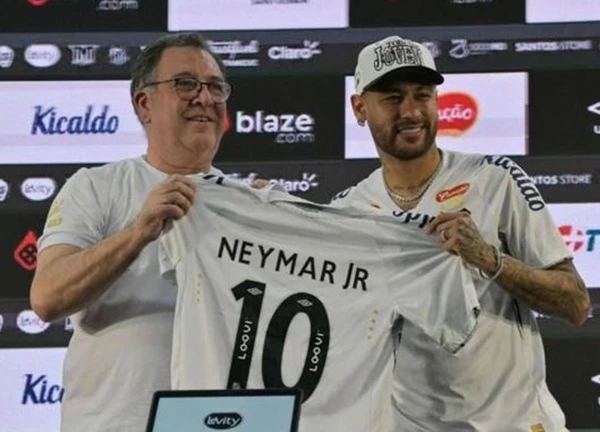 Neymar được chào đón nồng nhiệt khi trở về Santos sau 12 năm