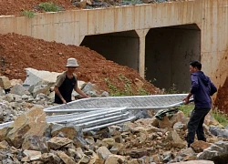 Hàng rào bảo vệ cao tốc Vân Phong - Nha Trang bị trộm