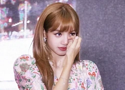 Sốc: Lisa (BLACKPINK) hoảng loạn vì bị kẻ lạ rình rập, lao vào xe giữ chân chắn cửa để làm chuyện kinh khủng này