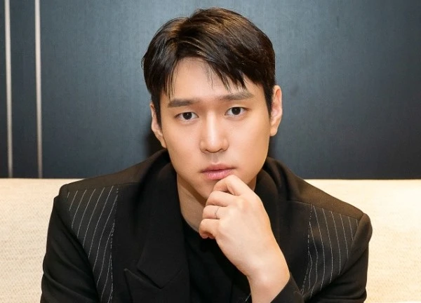 HOT: Tài tử Reply 1988 hẹn hò sau nghi vấn lộ ảnh đồi trụy với phụ nữ, danh tính đàng gái gây ngỡ ngàng