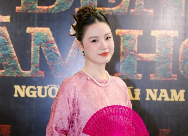 Midu xuất hiện với ngoại hình gây chú ý ở thảm đỏ phim kinh dị "Đèn âm hồn"