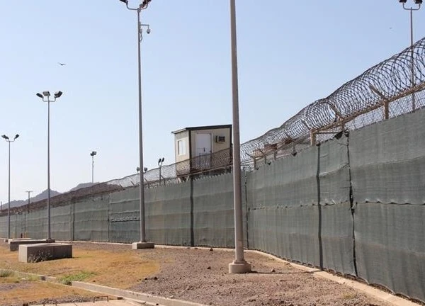Mỹ bắt đầu chuyển người nhập cư tới căn cứ Guantanamo