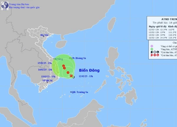 Áp thấp nhiệt đới trên Biển Đông di chuyển chậm và suy yếu dần