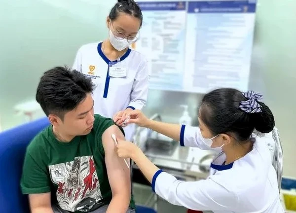 Gia tăng người dân đi tiêm vaccine cúm