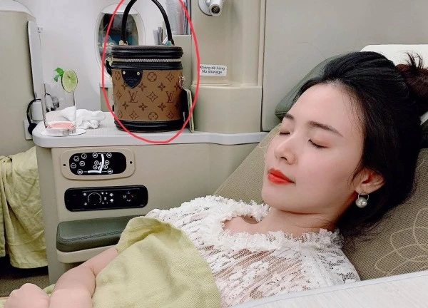 Midu mất túi và 120 triệu ở nước ngoài căng như phim: Trích xuất camera ly kỳ, thứ hiện ra bên trong túi khi cảnh sát tìm thấy gây sốc!