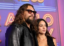 'Aquaman' Jason Momoa tình tứ bên bạn gái mới