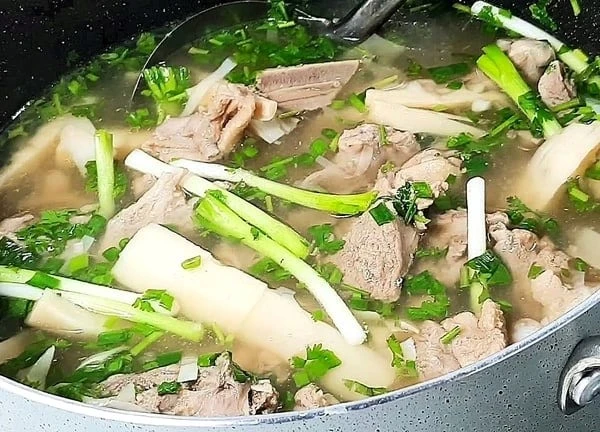 Cách nấu canh măng vịt đơn giản tại nhà