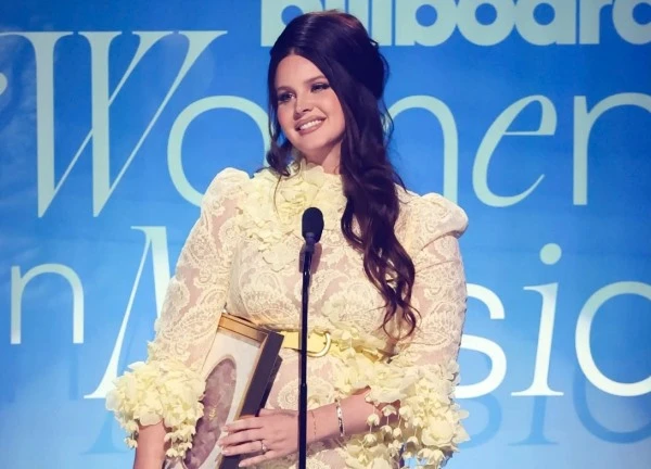 Lana Del Rey: Từ một cô hầu bàn đến ca sĩ được đề cử giải Grammy