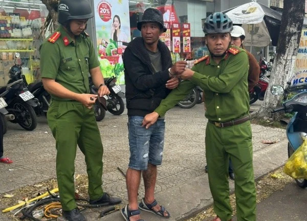 Bắt nóng nghi phạm đâm tài xế GrabBike trước bến xe Đà Nẵng