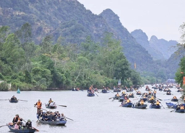 Lễ hội chùa Hương: An toàn, không còn cảnh chèo kéo khách