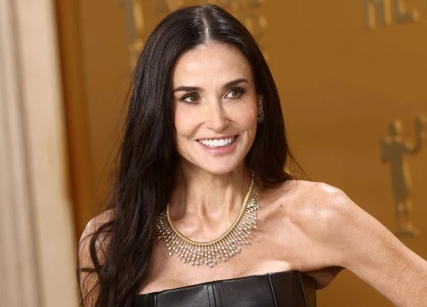 Demi Moore giành giải Nữ chính xuất sắc tại SAG