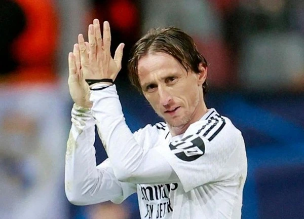 Modric và kiệt tác làm rung chuyển Bernabeu