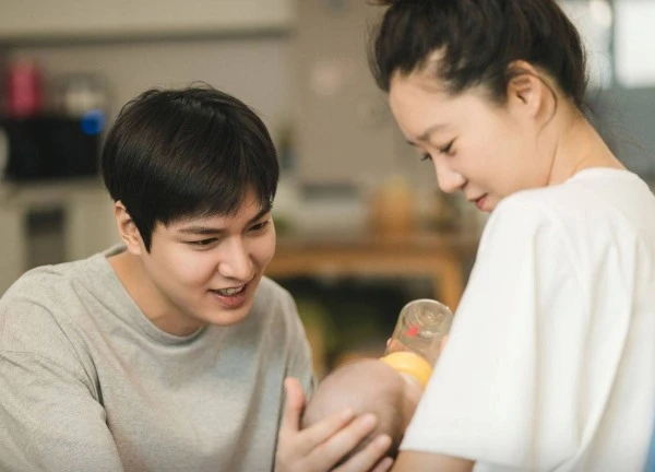 Phim 'Hỏi các vì sao' có Lee Min Ho gây sốc vì cái kết thảm họa