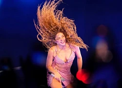 Shakira tái xuất nóng bỏng sau khi phải hủy show, nhập viện cấp cứu