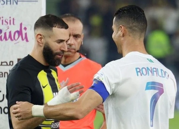 Benzema nói gì về Ronaldo sau những tranh cãi 'cầu thủ vĩ đại nhất'?