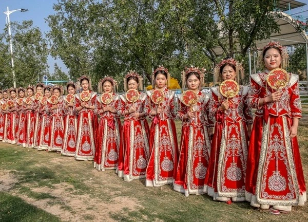 'Ép duyên' nhân viên, tập đoàn Trung Quốc bị tuýt còi