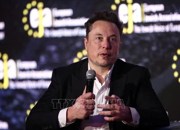 Lý do 250.000 người ký đơn đòi tịch thu hộ chiếu Canada của tỷ phú Elon Musk