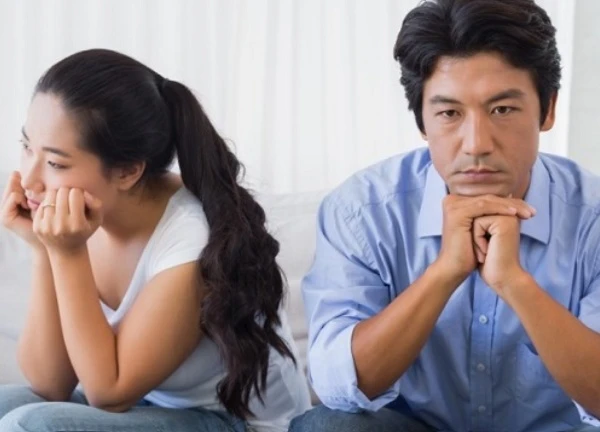 Bố chồng ốm nhưng con dâu vẫn thản nhiên hẹn bạn đi chơi: Lý lẽ khiến người chồng không thể ngăn cản