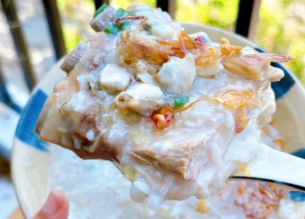 Cuối tuần làm nồi cháo sườn nghêu ngọt thơm, beo béo, sánh mịn ăn sướng cả miệng