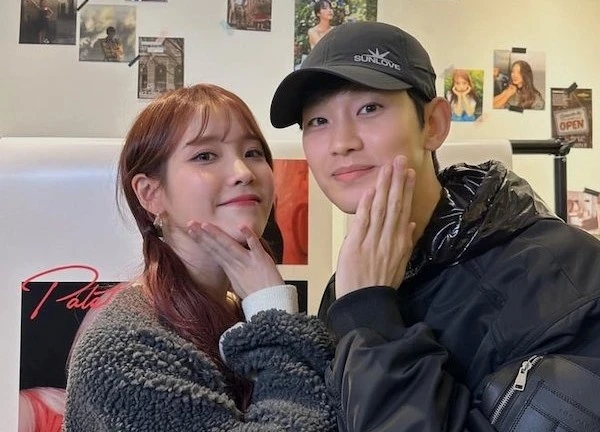 IU gặp biến căng vì Kim Soo Hyun