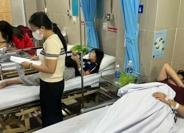 Thành phố Hồ Chí Minh: Liên tiếp hàng chục học sinh bị ngộ độc thực phẩm