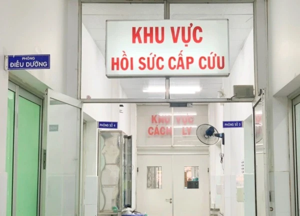 TPHCM: Cấp cứu 6 người uống rượu trái cây khi đi du lịch, một ca nguy kịch