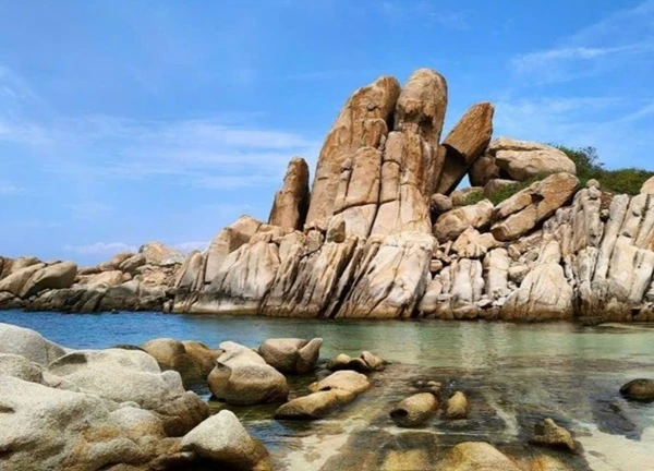 Vào mùa du lịch Hòn Cau