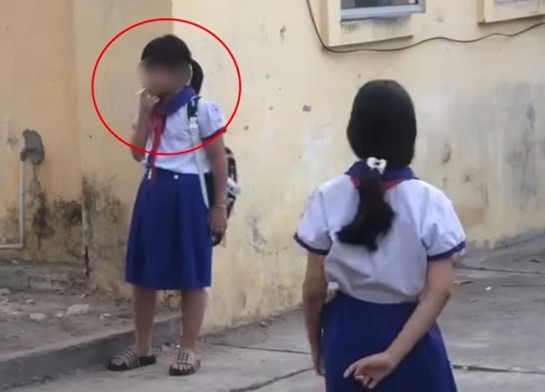 Vụ 5 nữ sinh tiểu học phì phèo thuốc lá: Không được bố mẹ quan tâm, một em có nguy cơ nghỉ học