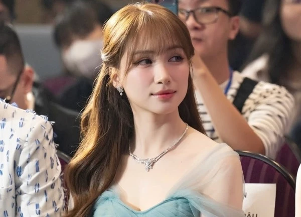 Hòa Minzy tuổi 30: Cuộc sống sang chảnh và tình bạn đặc biệt với Văn Toàn