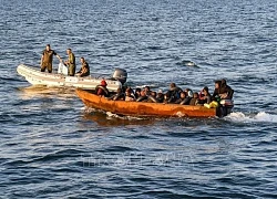 Vấn đề người di cư: Hàng chục người mắc kẹt trên giàn khoan ngoài khơi Tunisia