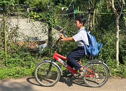 Nhớ cha, 3 cháu nhỏ đã đạp xe gần 50km từ Đắk Lắk sang Đắk Nông để thăm