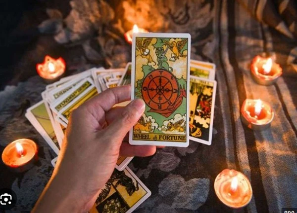 Rút 1 lá bài Tarot để biết tháng 2 Âm lịch vũ trụ mang đến cho bạn món quà nào?