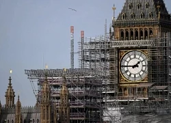 Cảnh sát Anh phong tỏa khu vực quanh tháp Big Ben do sự cố hy hữu
