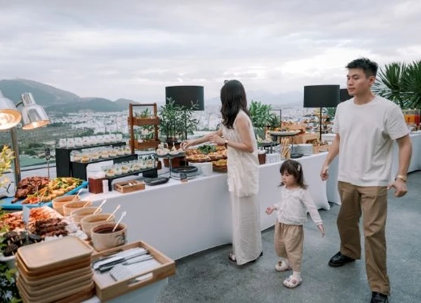 "Đột nhập" tiệc quẩy trước đám cưới của Salim và Hải Long: Cảnh cô dâu gục khóc bỗng viral khắp nơi