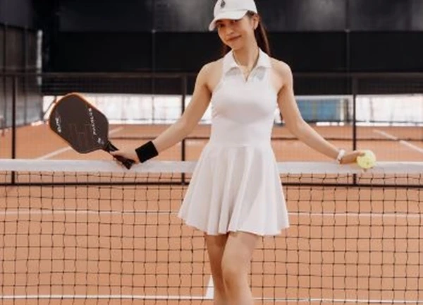 Không có filter kéo chân, trắng da, hot girl Nhật Lê lộ nhan sắc thật trên sân pickleball, khác xa ảnh tự đăng